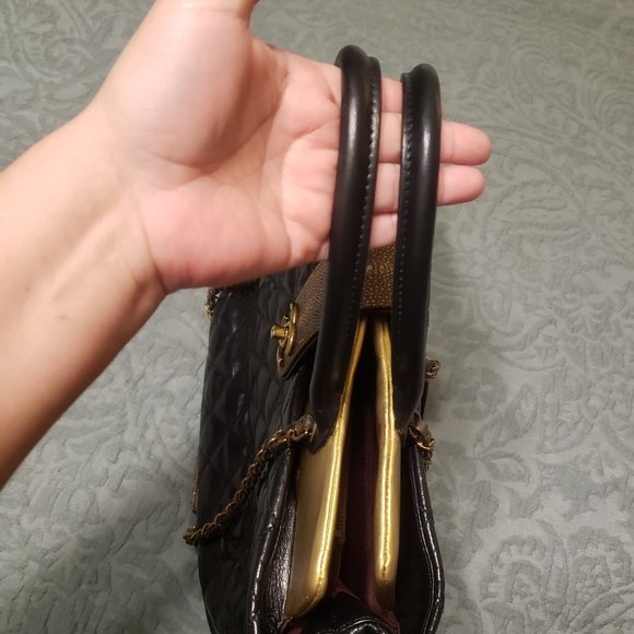 CHANEL Paris-Bombay Stingray Tote - Picture 9 of 17